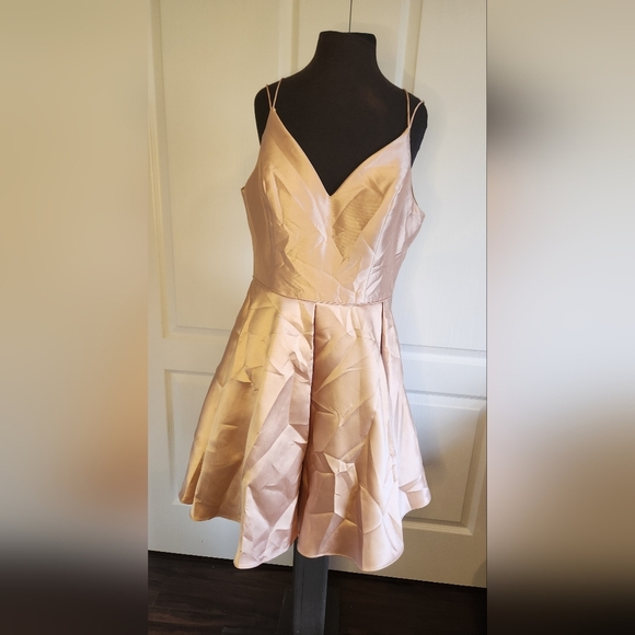 Elegant Pale Pink Alyce Paris V-Neck Short Dress Size 10 - Picture 1 of 8